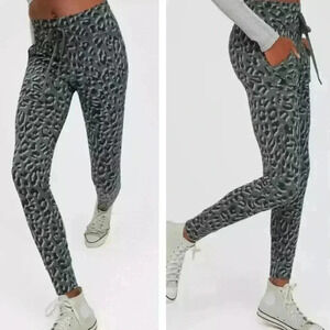 🆕Aerie Offline Green Jacquard Peak Leopard Animal Print Leggings Pants Size XL